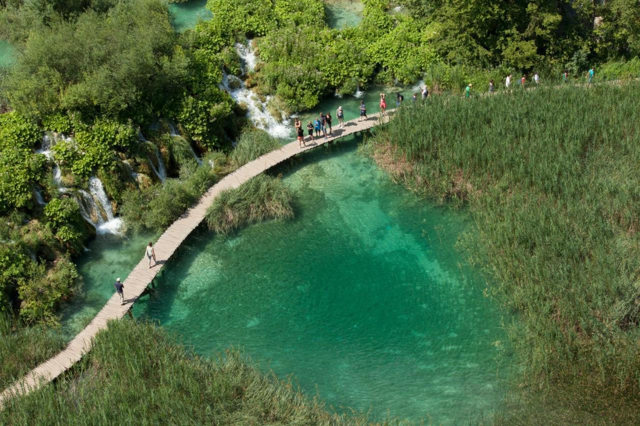 10 Minutes Walk To The Lakes Plitvicka Jezera Luaran gambar