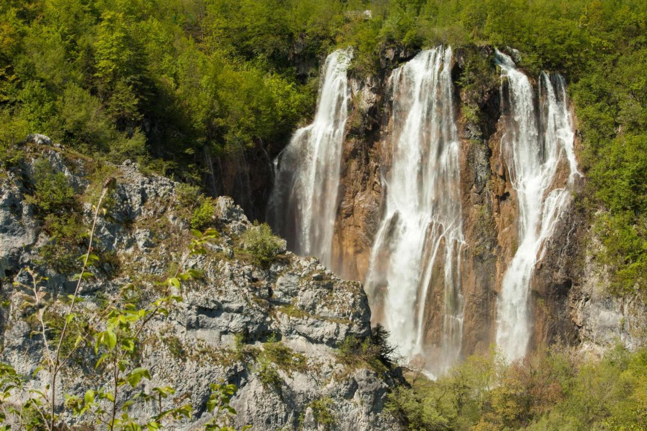 10 Minutes Walk To The Lakes Plitvicka Jezera Luaran gambar